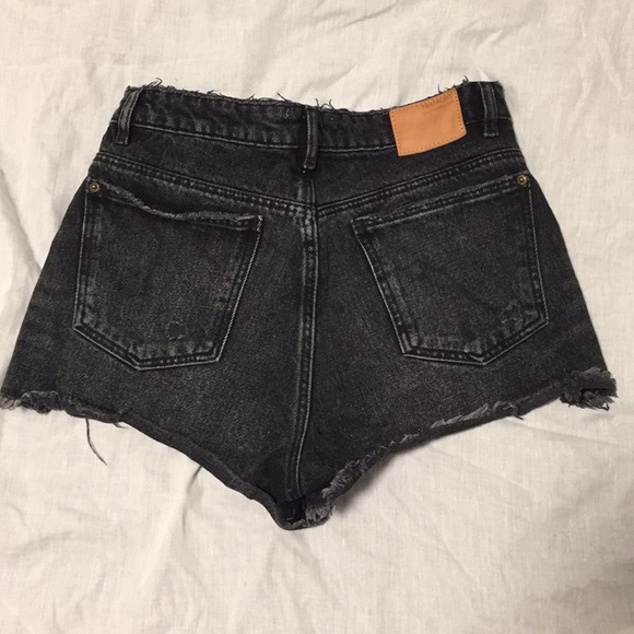 Black jean shorts - Picture 2 of 3